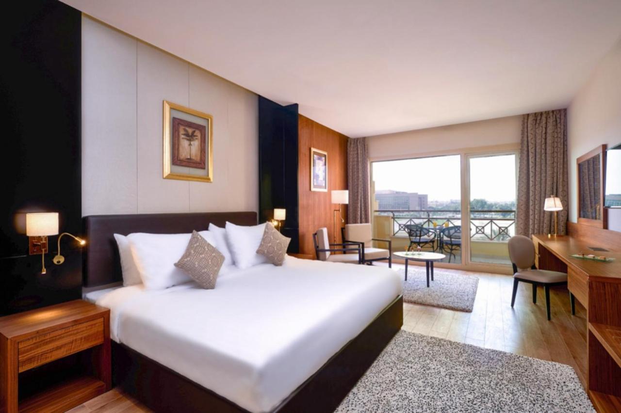 Moevenpick Hotel Cairo - Media City Giza Εξωτερικό φωτογραφία A room at the hotel